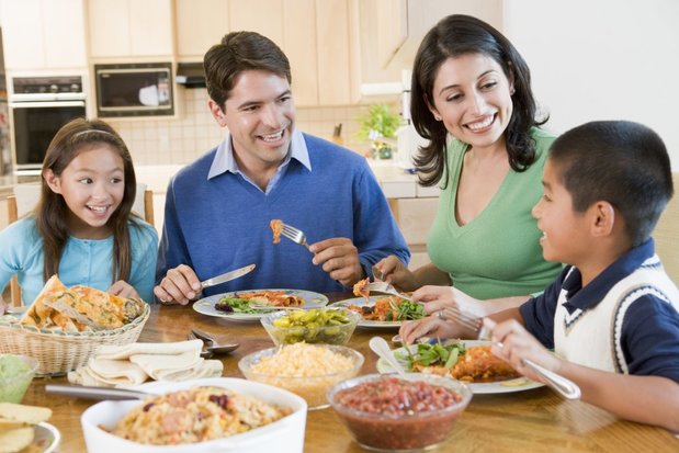 Familie der spiser mad sammen